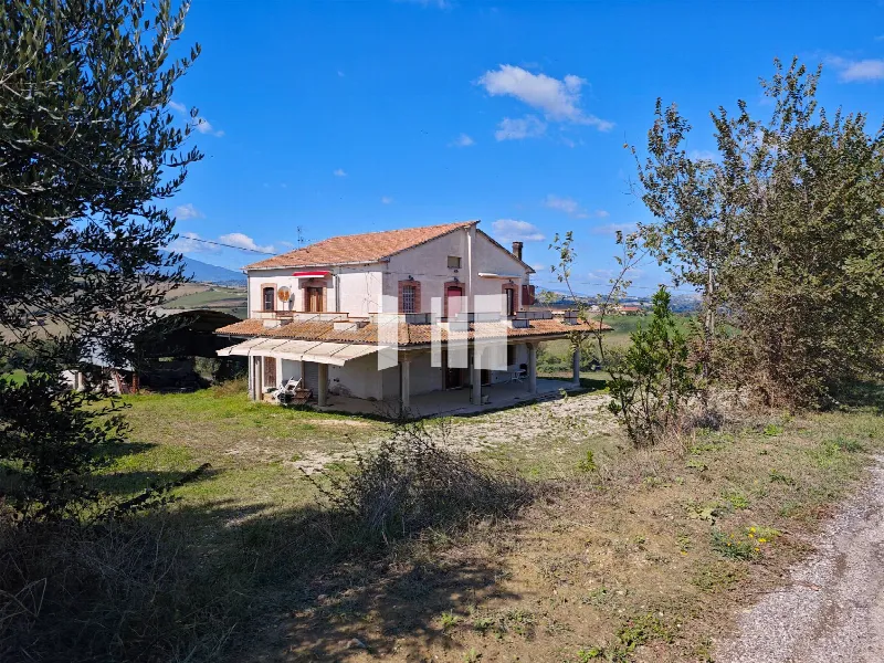Casa Indipendente in vendita a Bellante - foto 1