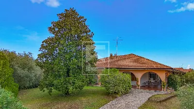 Villa a Moniga del Garda