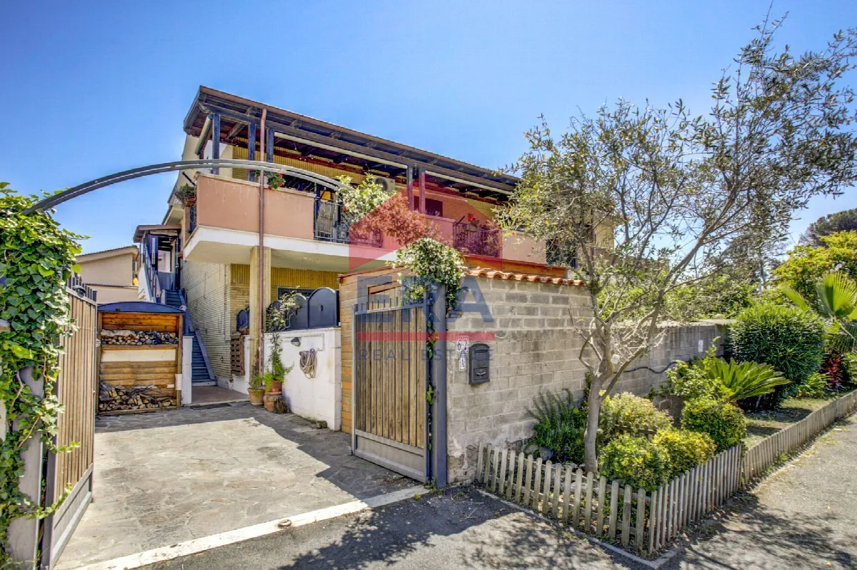 Casa Indipendente in vendita a Pomezia - foto 2