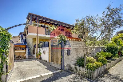 Casa Indipendente in vendita a Pomezia - foto 2