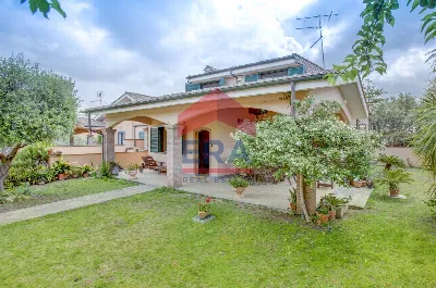 Villa in vendita a Pomezia - foto 1