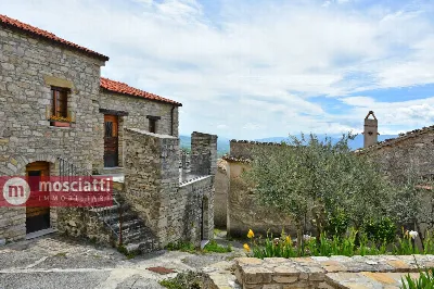 Rustico/Casale in vendita a Camerino - foto 2