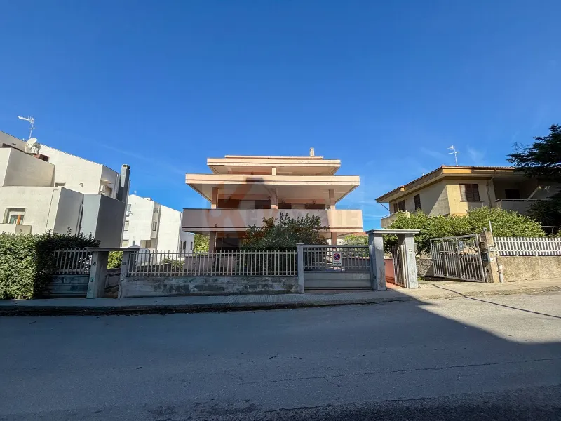 Casa Indipendente in vendita a Sassari, Cappuccini, Luna E Sole, Carbonazzi, Serra Secca - foto 1