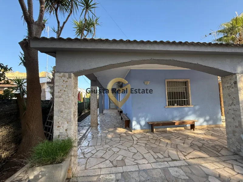Villa in vendita a Oria - foto 1