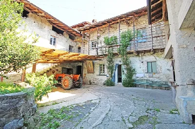 Rustico/Casale in vendita a Caprino Bergam... - foto 1