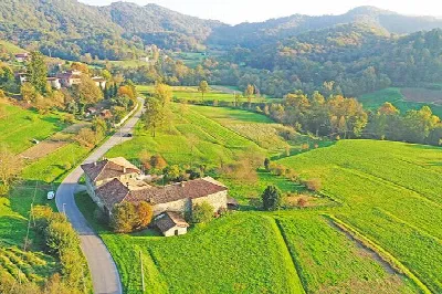 Rustico/Casale in vendita a Caprino Bergam... - foto 1