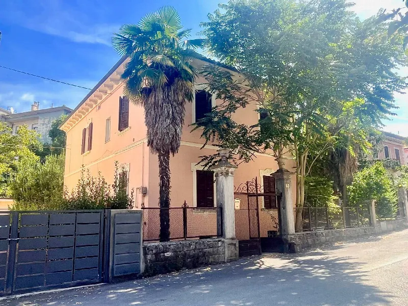 Villa in vendita a Fabriano - foto 1