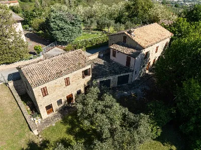 Rustico/Casale in vendita a Serra San Quir... - foto 2