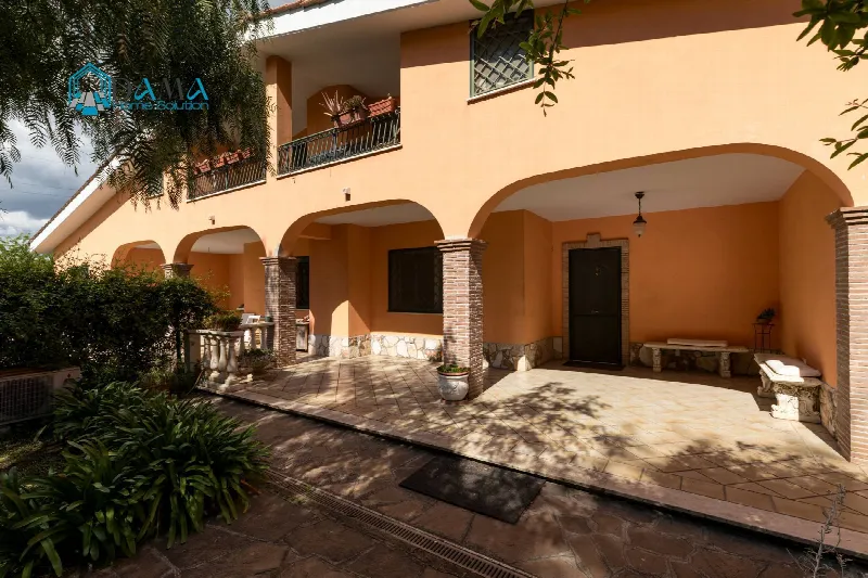 Villa in vendita a Pomezia - foto 1