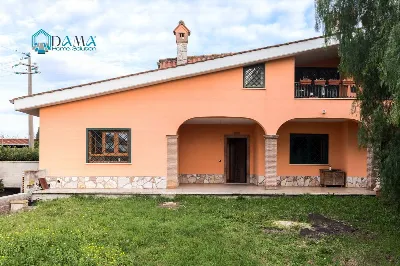 Villa in vendita a Pomezia - foto 1