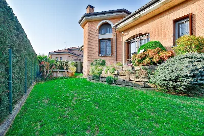 Villa a Bernareggio