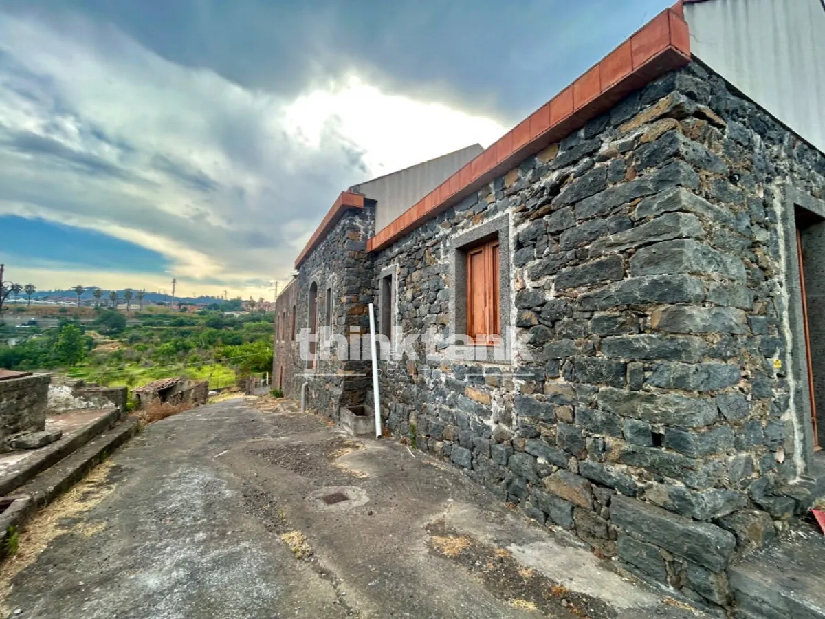 Rustico/Casale in vendita ad Aci Catena - foto 4