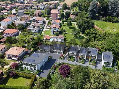 Villa a Montano Lucino