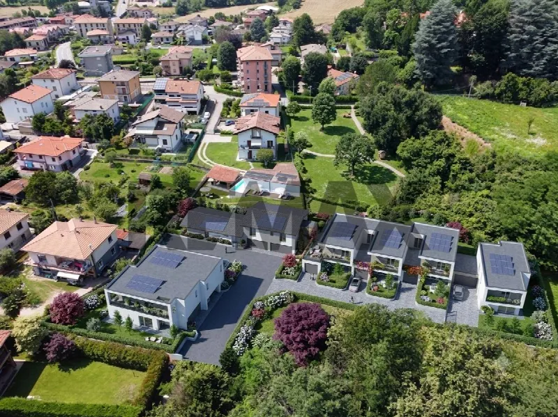 Villa in vendita a Montano Lucino - foto 1