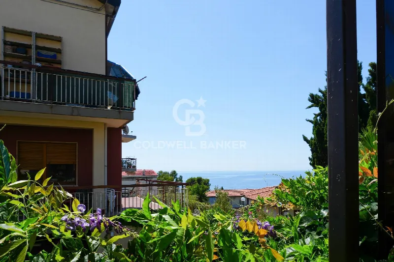 Casa Indipendente in vendita ad Aci Castello - foto 1