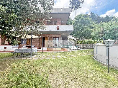 Villa in vendita a Camaiore - foto 1