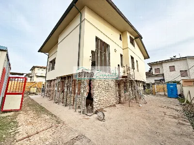 Casa Indipendente in vendita a Camaiore - foto 1