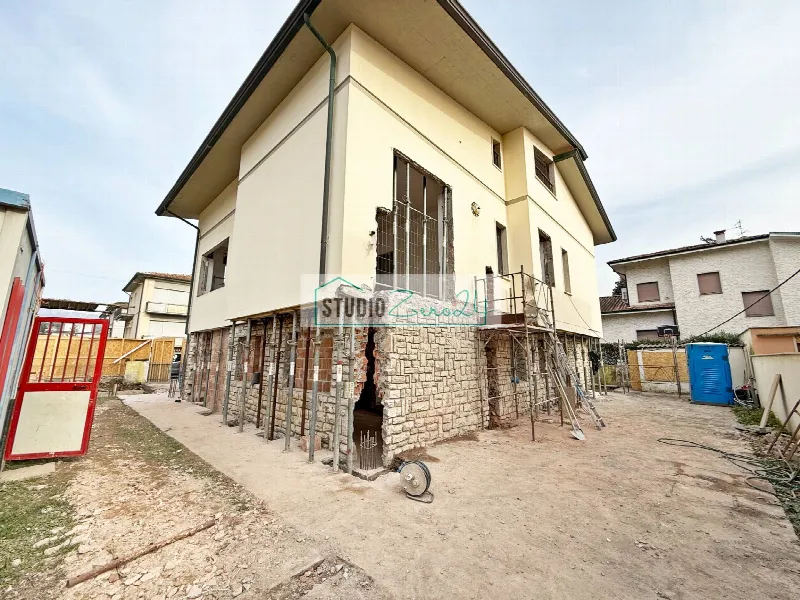 Casa Indipendente in vendita a Camaiore - foto 1