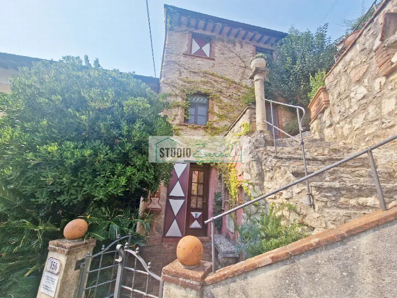 Casa Indipendente in vendita a Camaiore - foto 1