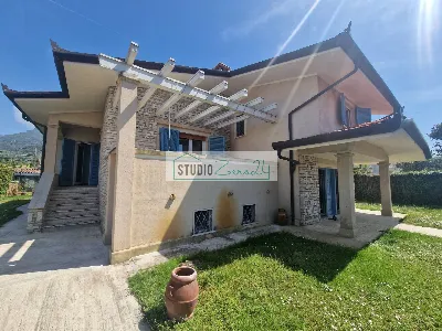 Villa in vendita a Camaiore - foto 1