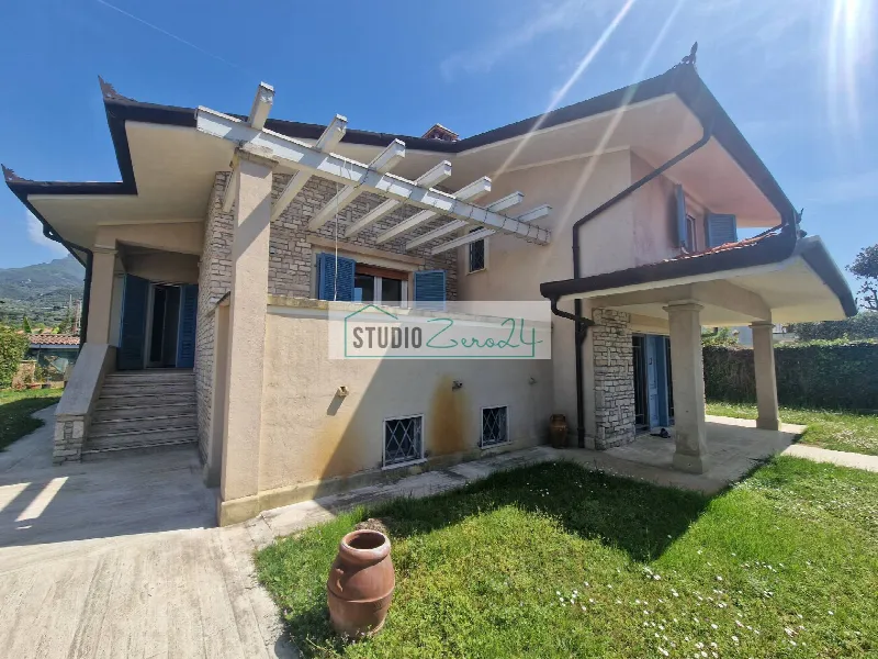 Villa in vendita a Camaiore - foto 1