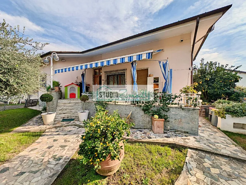 Villa in vendita a Pietrasanta - foto 1