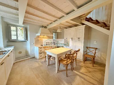 Casa Indipendente in vendita a Seravezza - foto 1