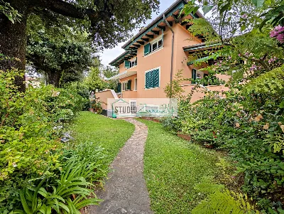 Villa in vendita a Pietrasanta - foto 1