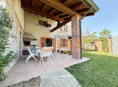 Villa a Podenzano