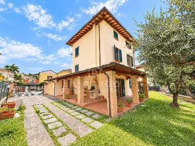Villa in vendita a Pescia - foto 1