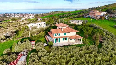 Villa in vendita a Roseto degli Abruzzi - foto 2