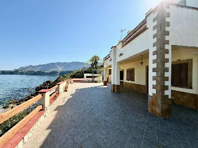 Villa a Trappeto