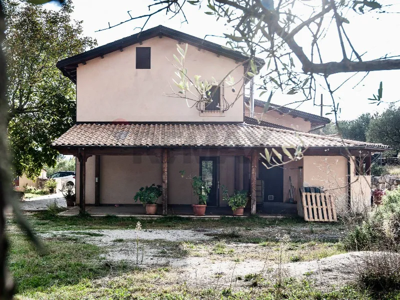 Rustico/Casale in vendita a Alvito - foto 2