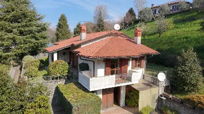 Villa in vendita a Ello - foto 1