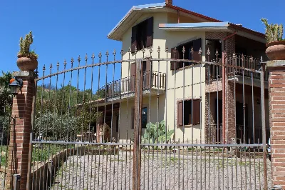 Villa a Gagliano Castelferrato