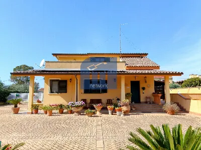 Villa in vendita a Pomezia - foto 1