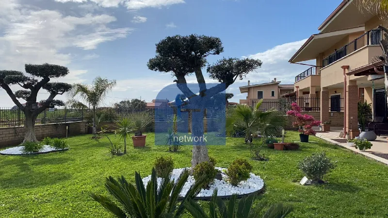 Casa Indipendente in vendita a Pomezia - foto 1