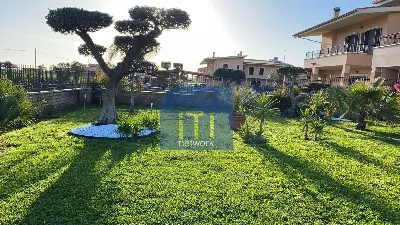 Casa Indipendente in vendita a Pomezia - foto 2