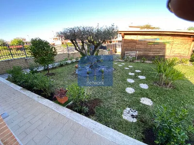 Casa Indipendente in vendita a Pomezia - foto 4