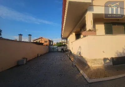 Villa in vendita a Pomezia - foto 2