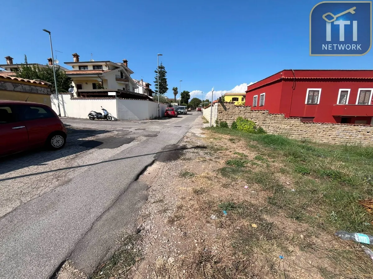 Casa Indipendente in vendita a Pomezia - foto 3