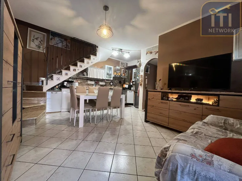 Casa Indipendente in vendita a Pomezia - foto 1