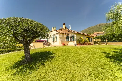 Villa in vendita a Cisano sul Neva - foto 1