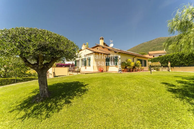 Villa in vendita a Cisano sul Neva - foto 1
