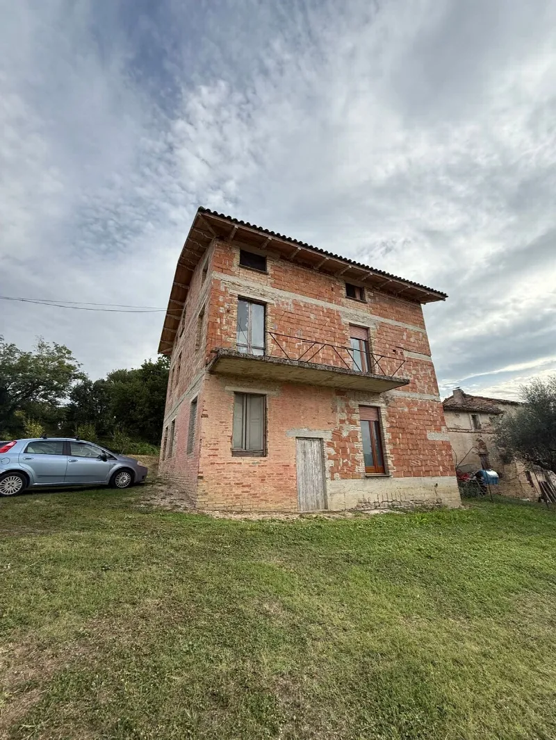 Casa Indipendente in vendita a Tolentino - foto 1