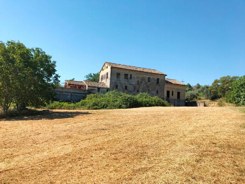 Rustico/Casale in vendita ad Acquaviva Picena - foto 1