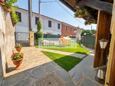 Casa Indipendente a Massa