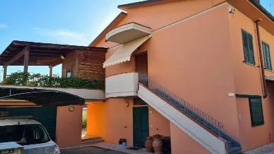 Villa a Montopoli in Val d'Arno