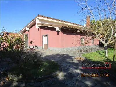 Villa a Adrano