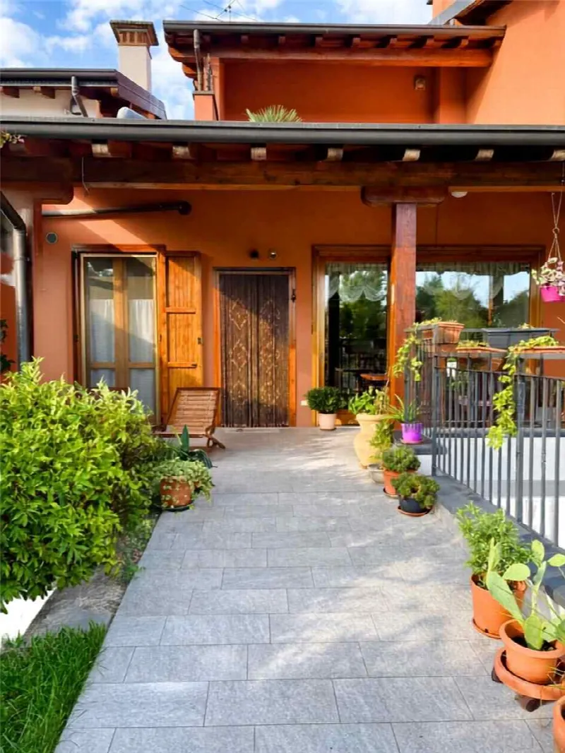 Villa in vendita a Calcinate - foto 1